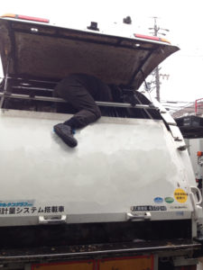 パッカー車修理風景